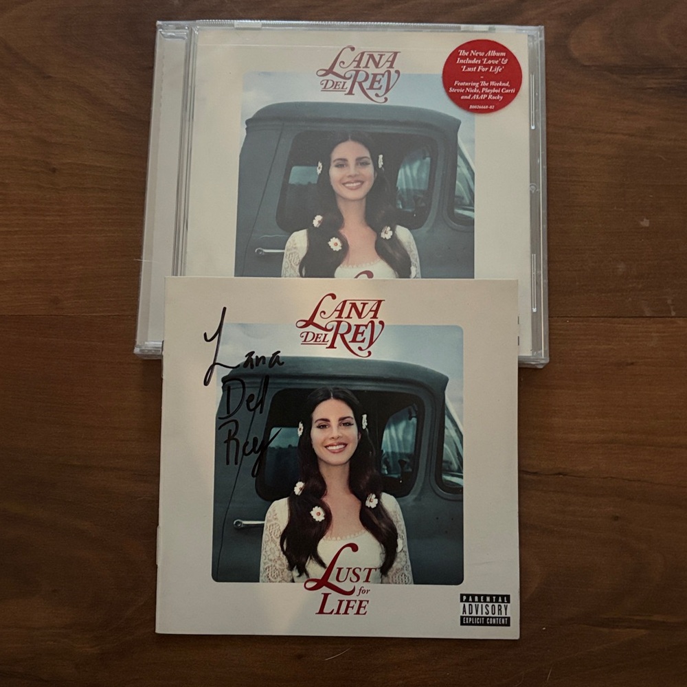 Lana Del Rey-  hand signed in sharpie CD